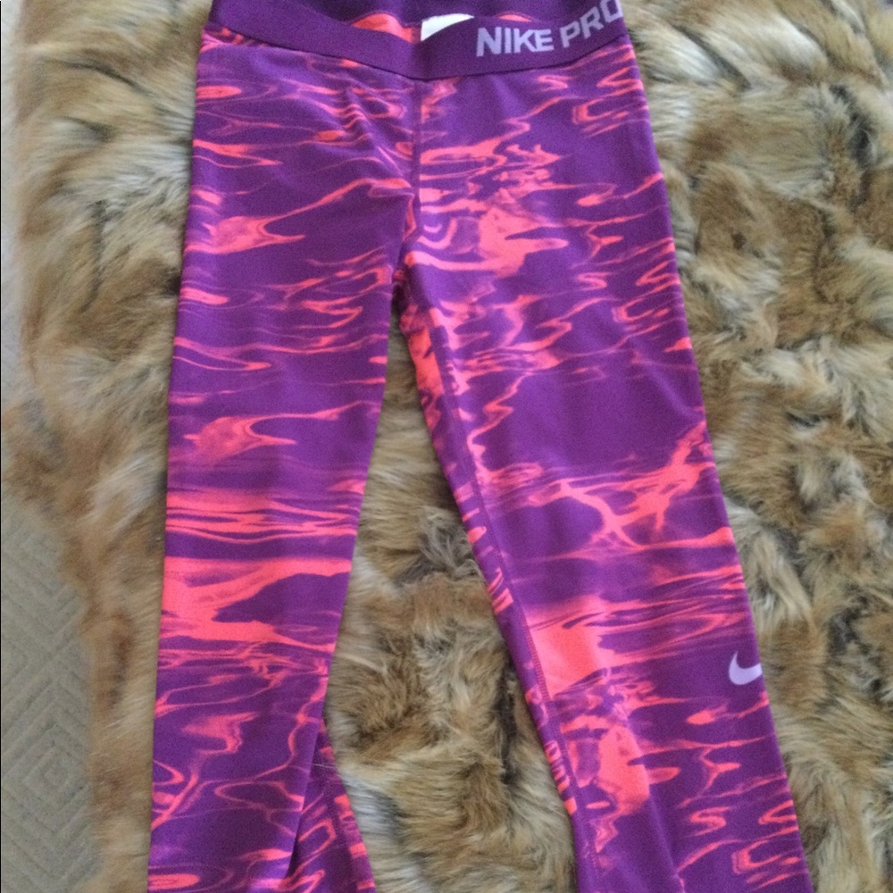 Nike Pro cropped pants